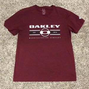 Oakley T-Shirt Size Large Maroon